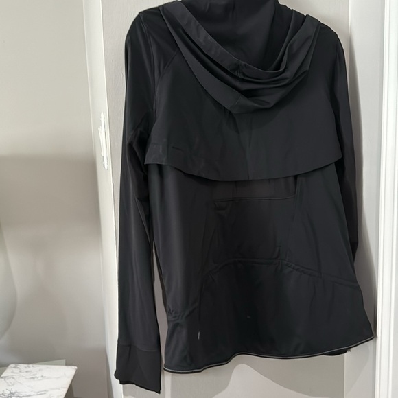 Like new lululemon black hoodie sz 10 - Picture 3 of 5